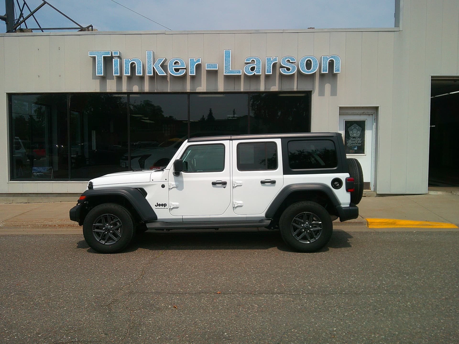 2025 Jeep Wrangler Sport — photo 1 of 11