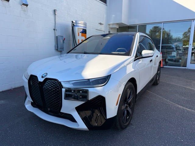 2024 BMW iX xDrive50 — photo 1 of 10