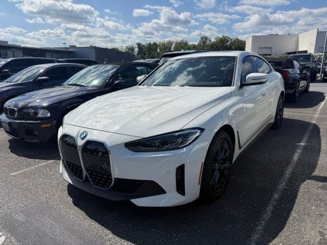 2024 BMW i4 eDrive35 — photo 1 of 10