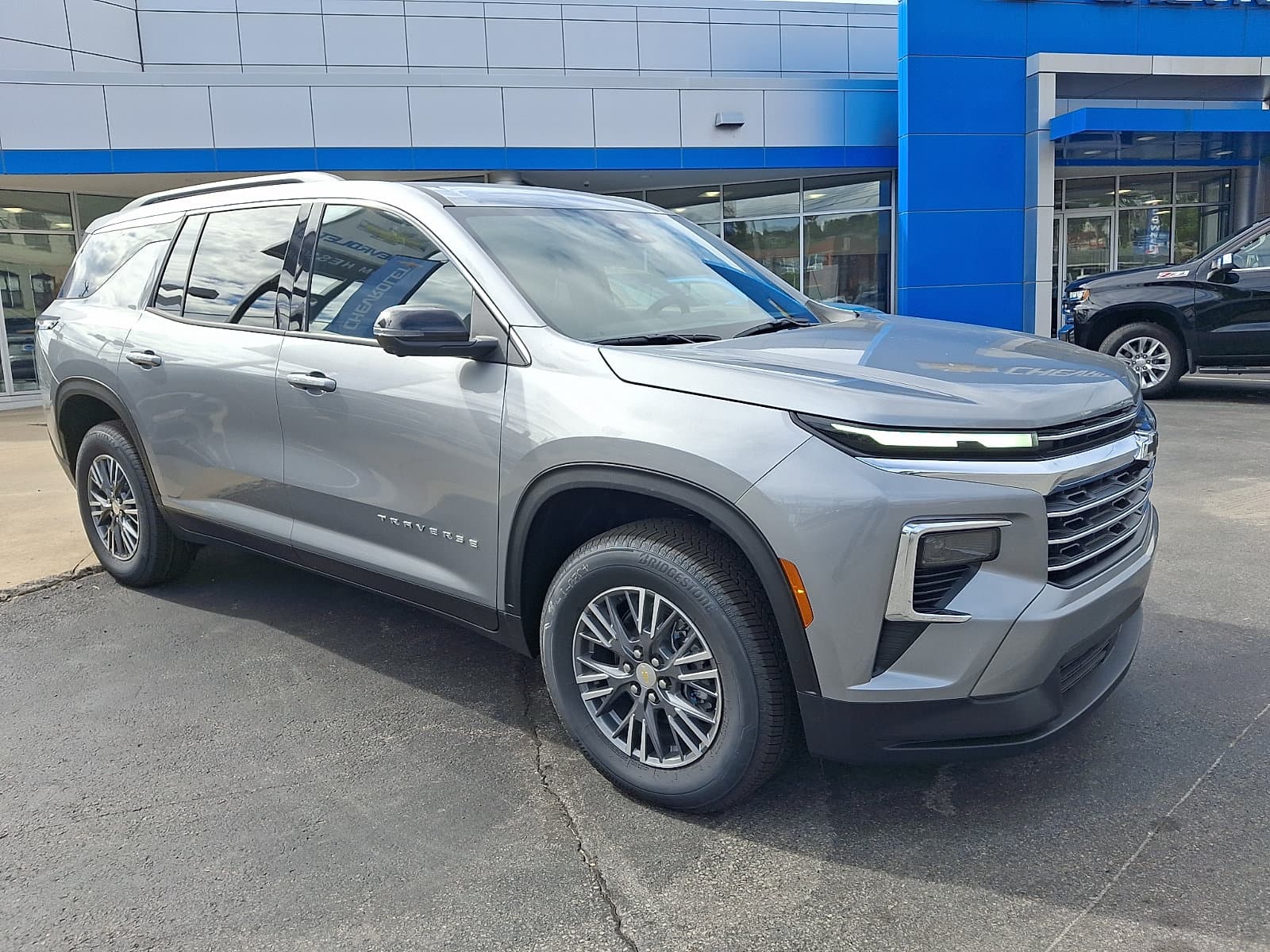 2026 Chevrolet Traverse AWD LT — photo 1 of 52