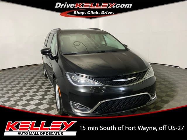 2017 Chrysler Pacifica Touring-L Plus — photo 1 of 39