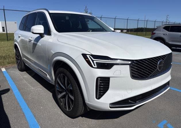 2025 Volvo XC90 Core — photo 1 of 7