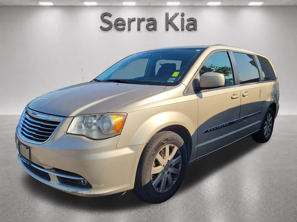 2015 Chrysler Town & Country Touring — photo 1 of 3
