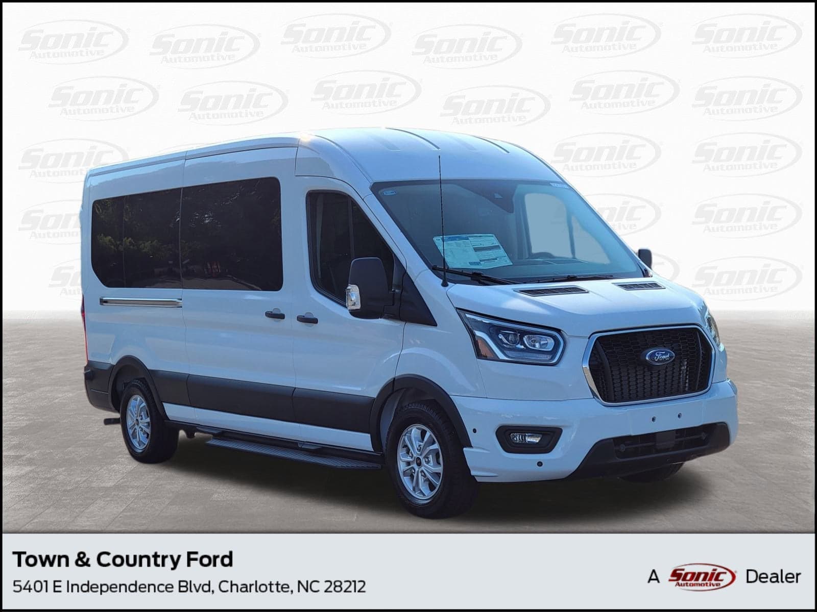 Foto de 2025 Ford Transit-350 Passenger XLT