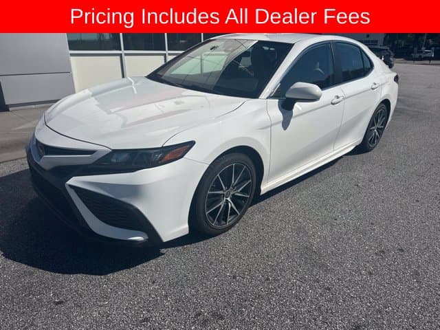 2022 Toyota Camry SE — photo 1 of 10