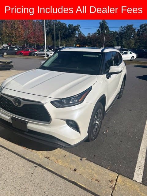 2020 Toyota Highlander XLE — photo 1 of 10