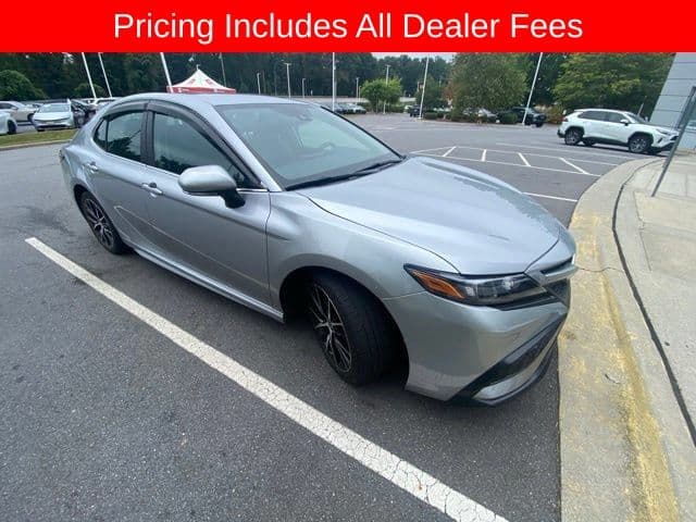2024 Toyota Camry SE — photo 1 of 14