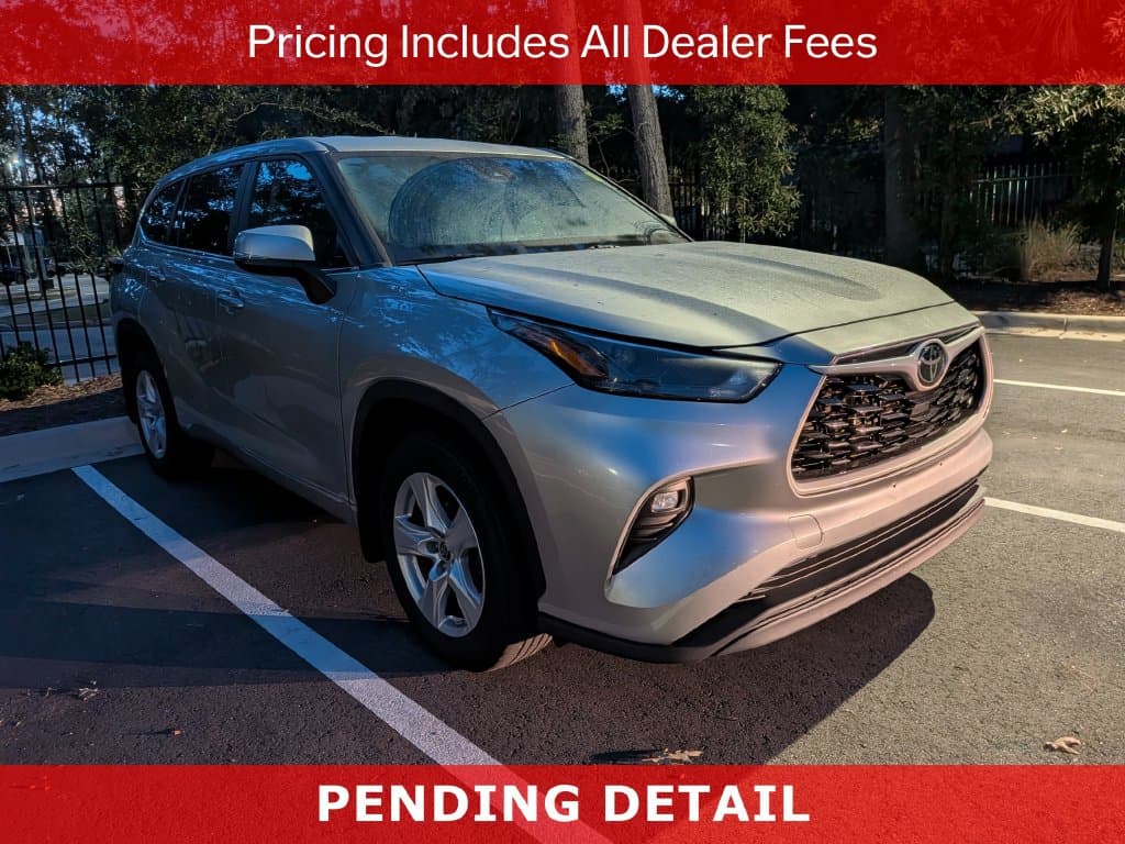 2024 Toyota Highlander LE — photo 1 of 11