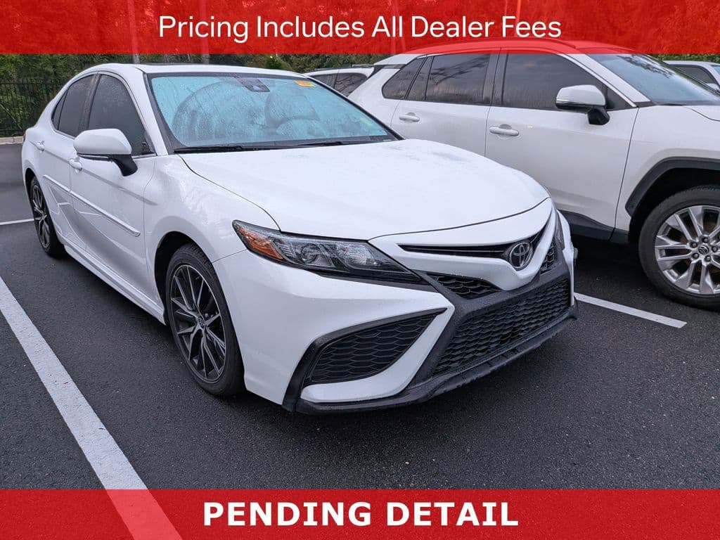 2024 Toyota Camry SE — photo 1 of 11