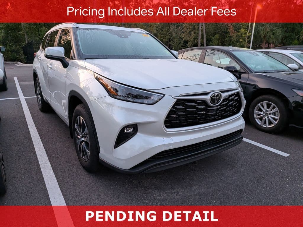 2024 Toyota Highlander XLE — photo 1 of 11