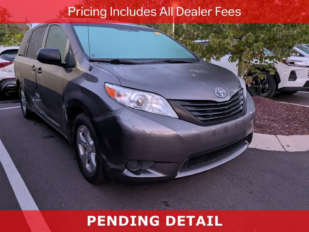 2013 Toyota Sienna L — photo 1 of 11