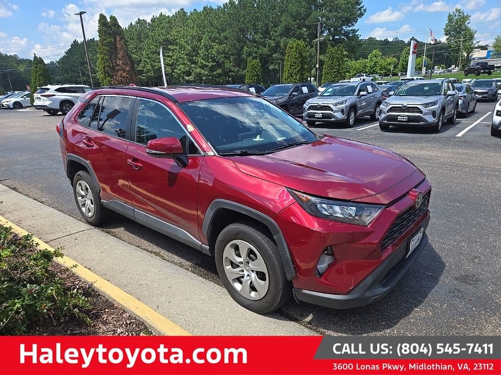 2020 Toyota RAV4 LE — photo 1 of 9