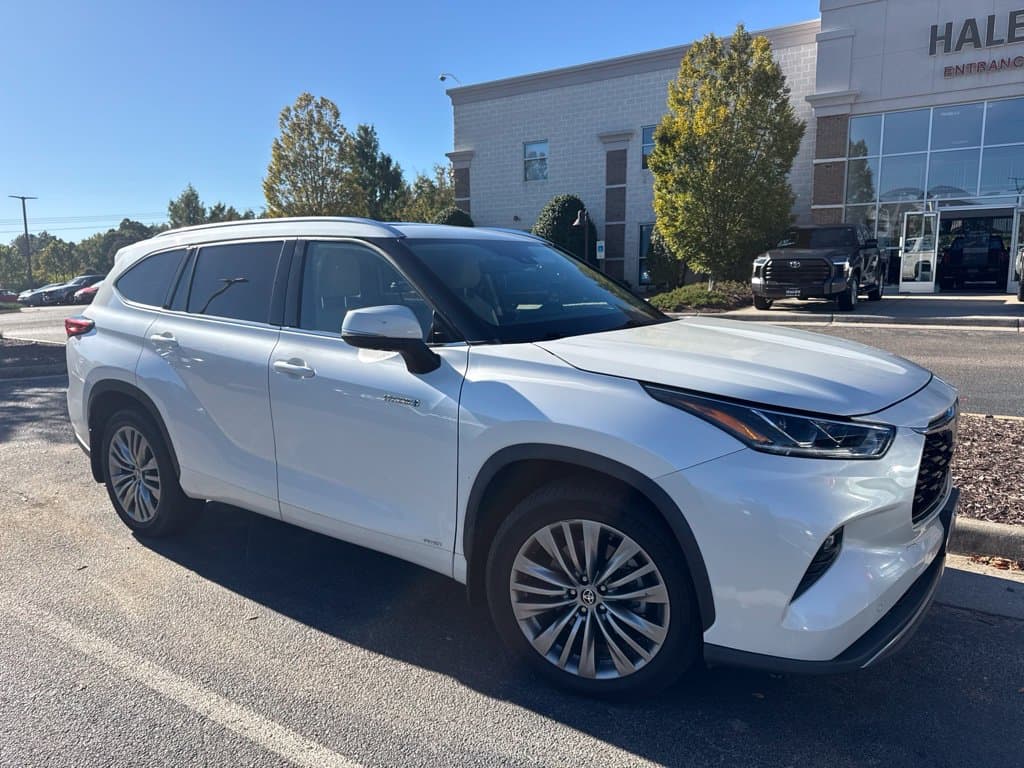 2021 Toyota Highlander Hybrid Platinum — photo 1 of 6