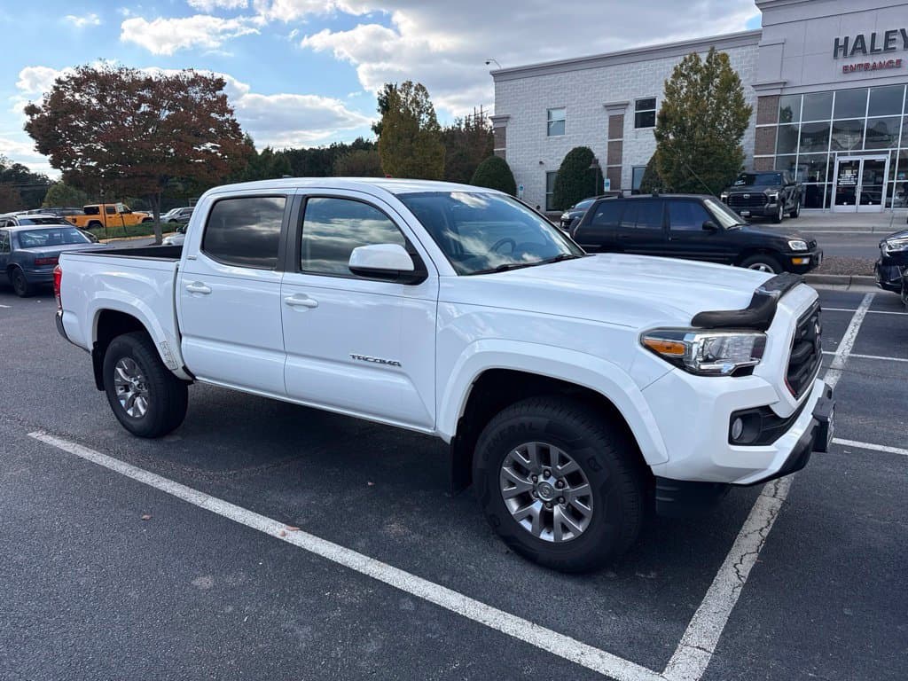 2016 Toyota Tacoma SR5 — photo 1 of 10