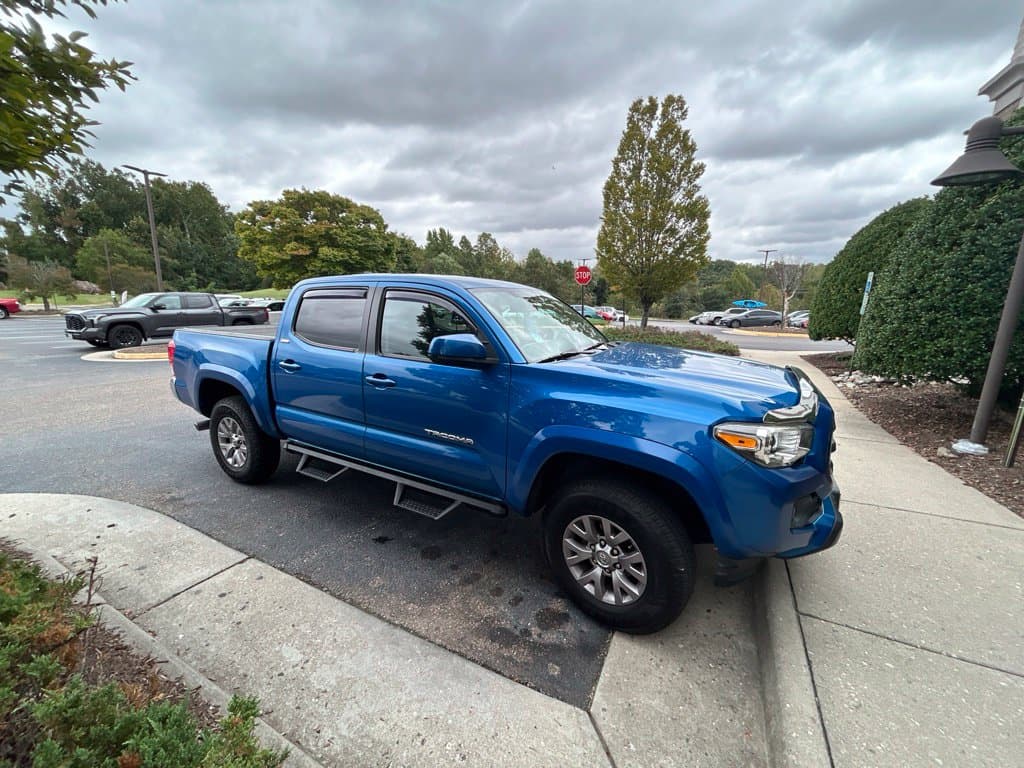 2017 Toyota Tacoma SR5 — photo 1 of 7