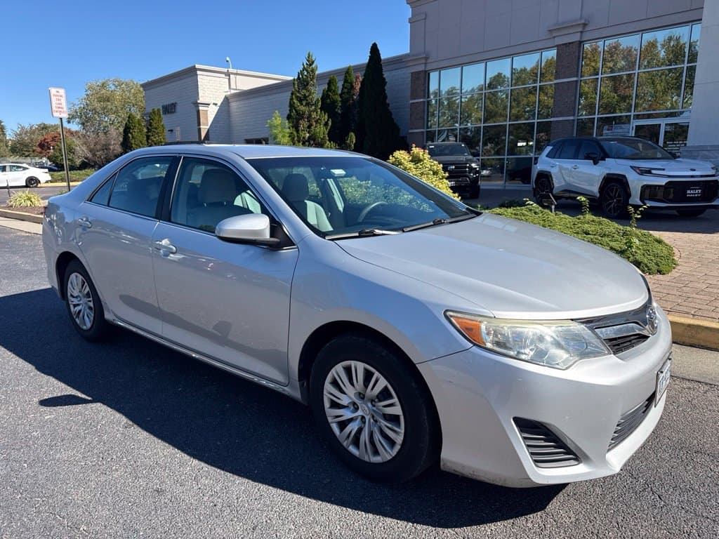2014 Toyota Camry LE — photo 1 of 7