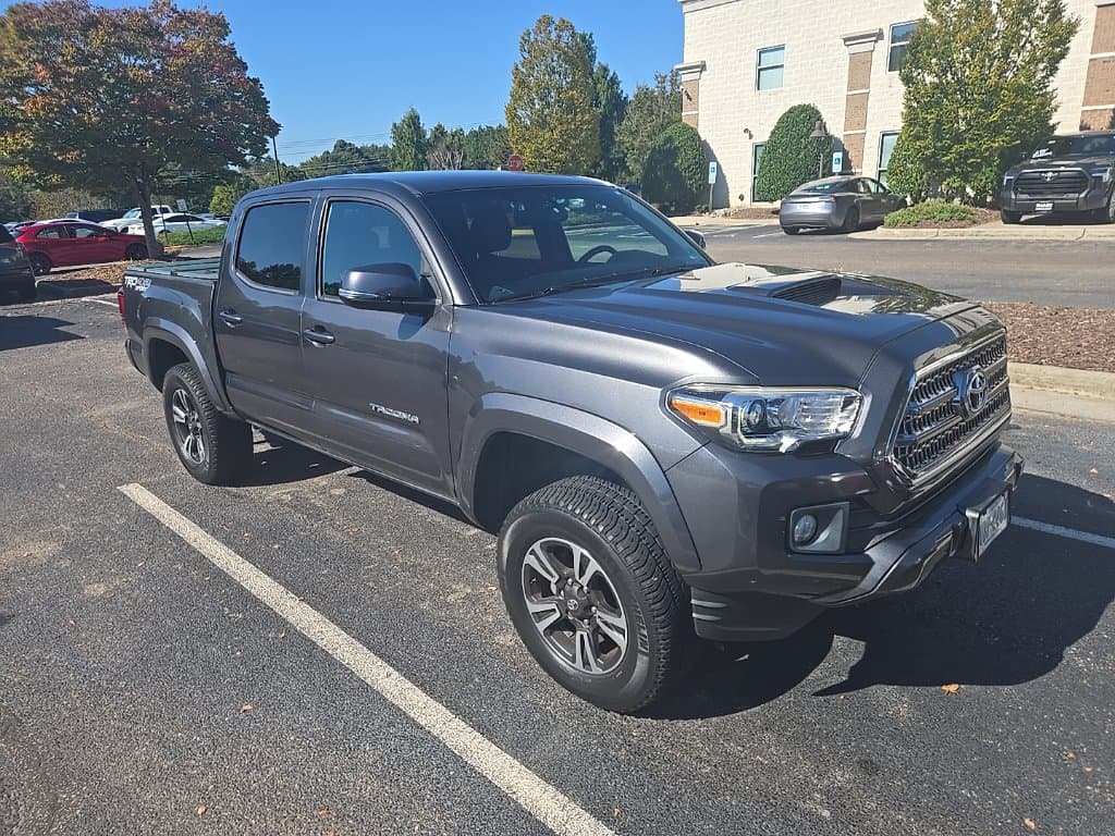 2017 Toyota Tacoma TRD Sport — photo 1 of 8