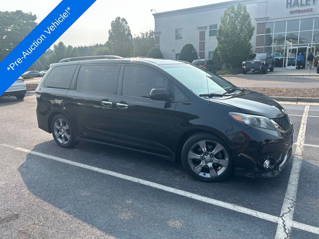 2014 Toyota Sienna SE — photo 1 of 7