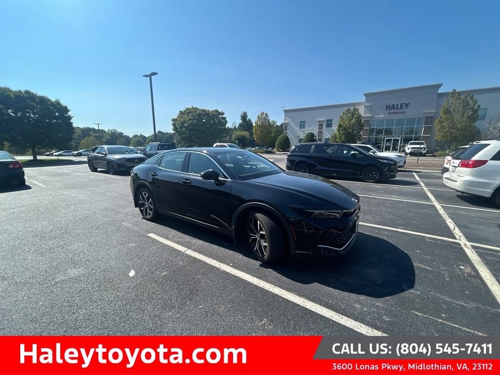 2023 Toyota Crown Limited — photo 1 of 6