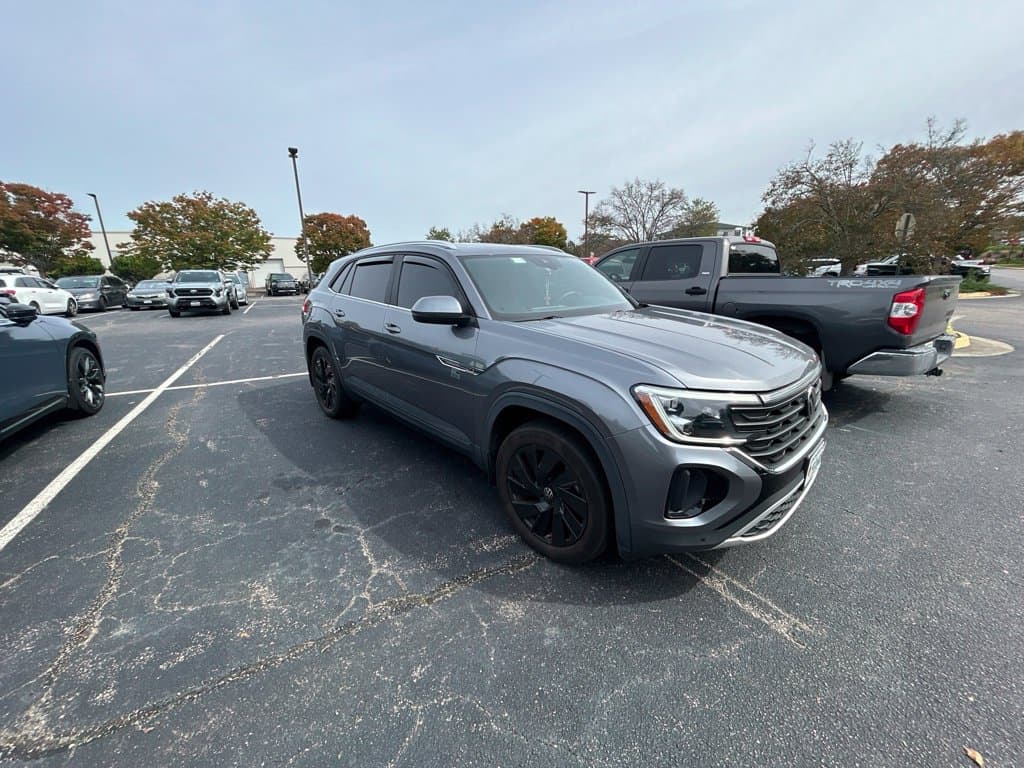 2024 Volkswagen Atlas Cross Sport 2.0T SE w/Technology — photo 1 of 7