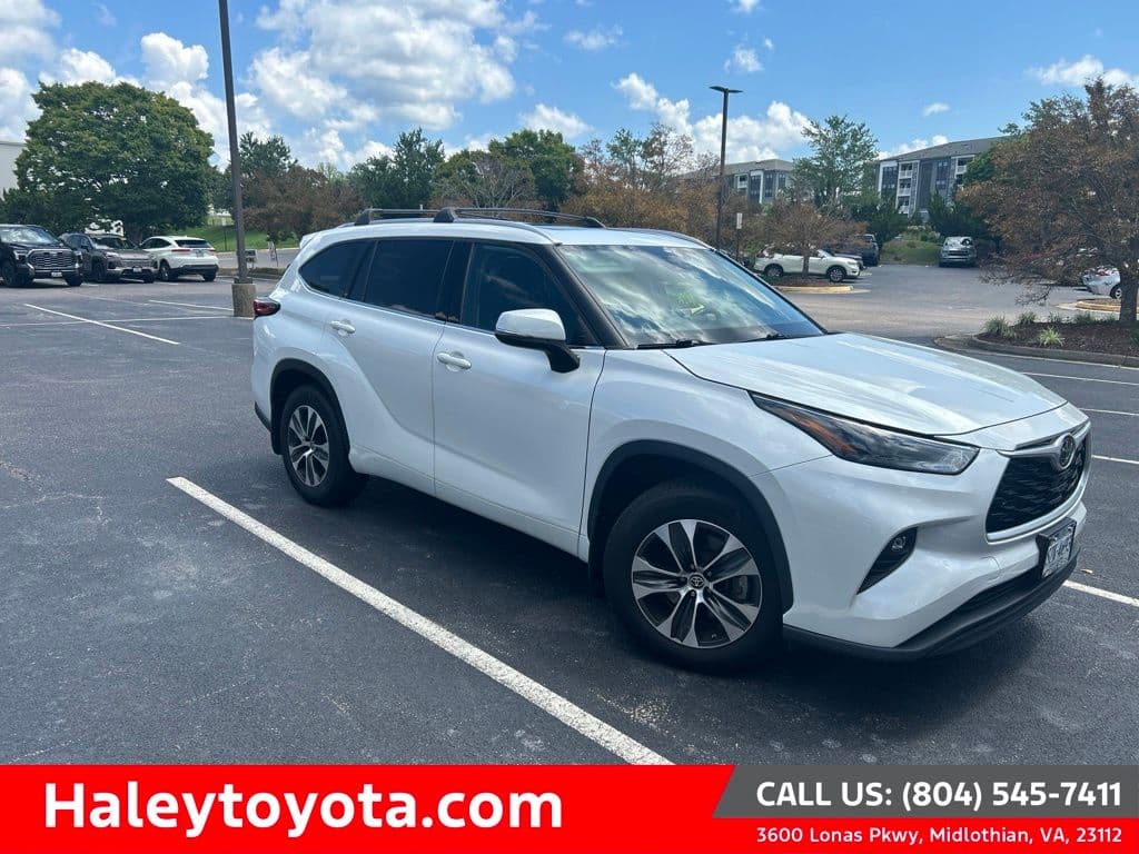 2022 Toyota Highlander XLE — photo 1 of 9