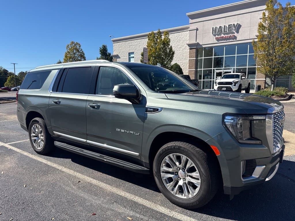2023 GMC Yukon XL Denali — photo 1 of 8