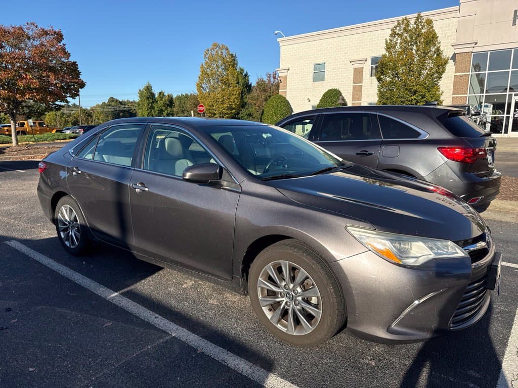 2015 Toyota Camry XLE — photo 1 of 8