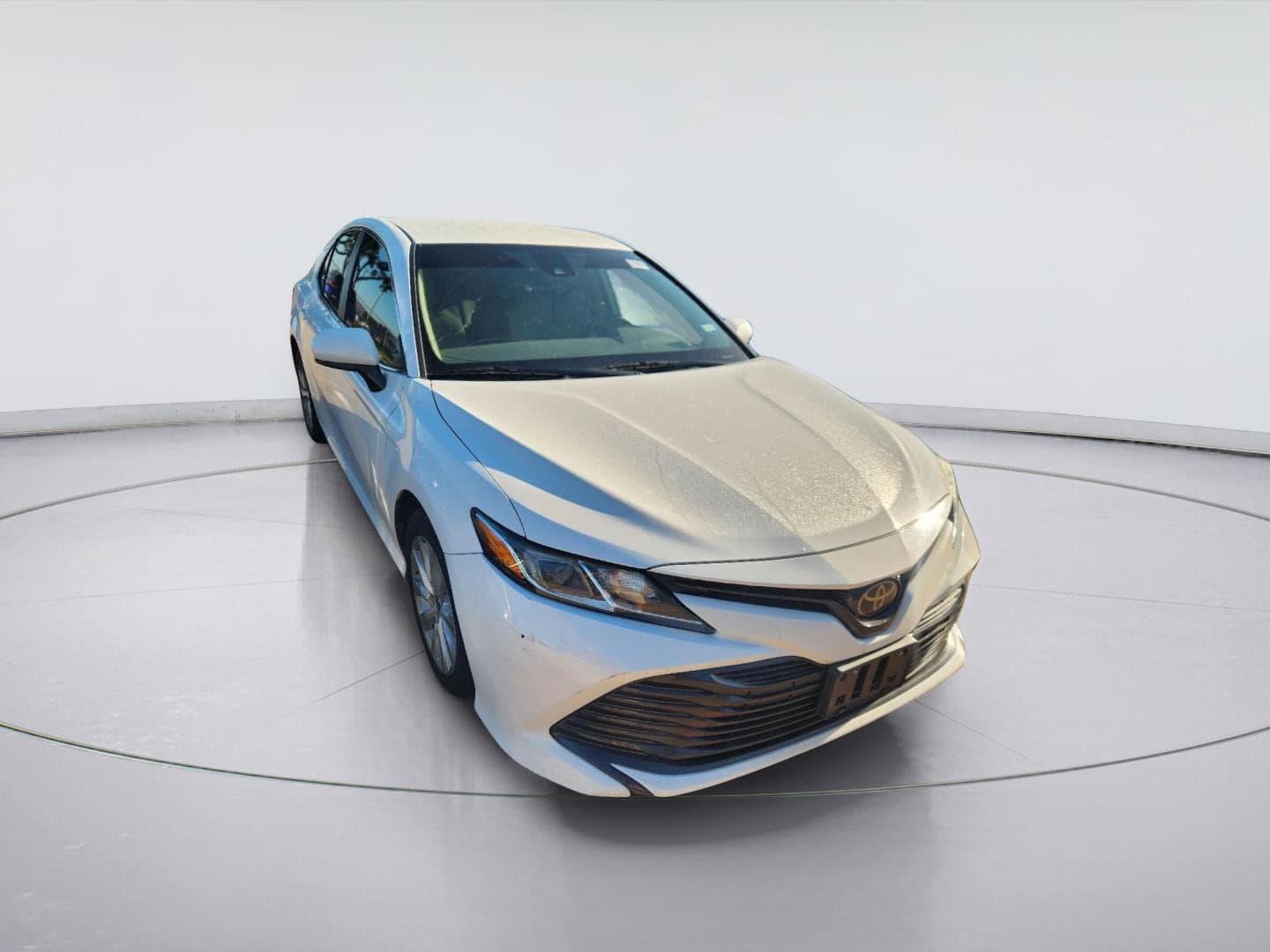 2020 Toyota Camry LE — photo 1 of 3