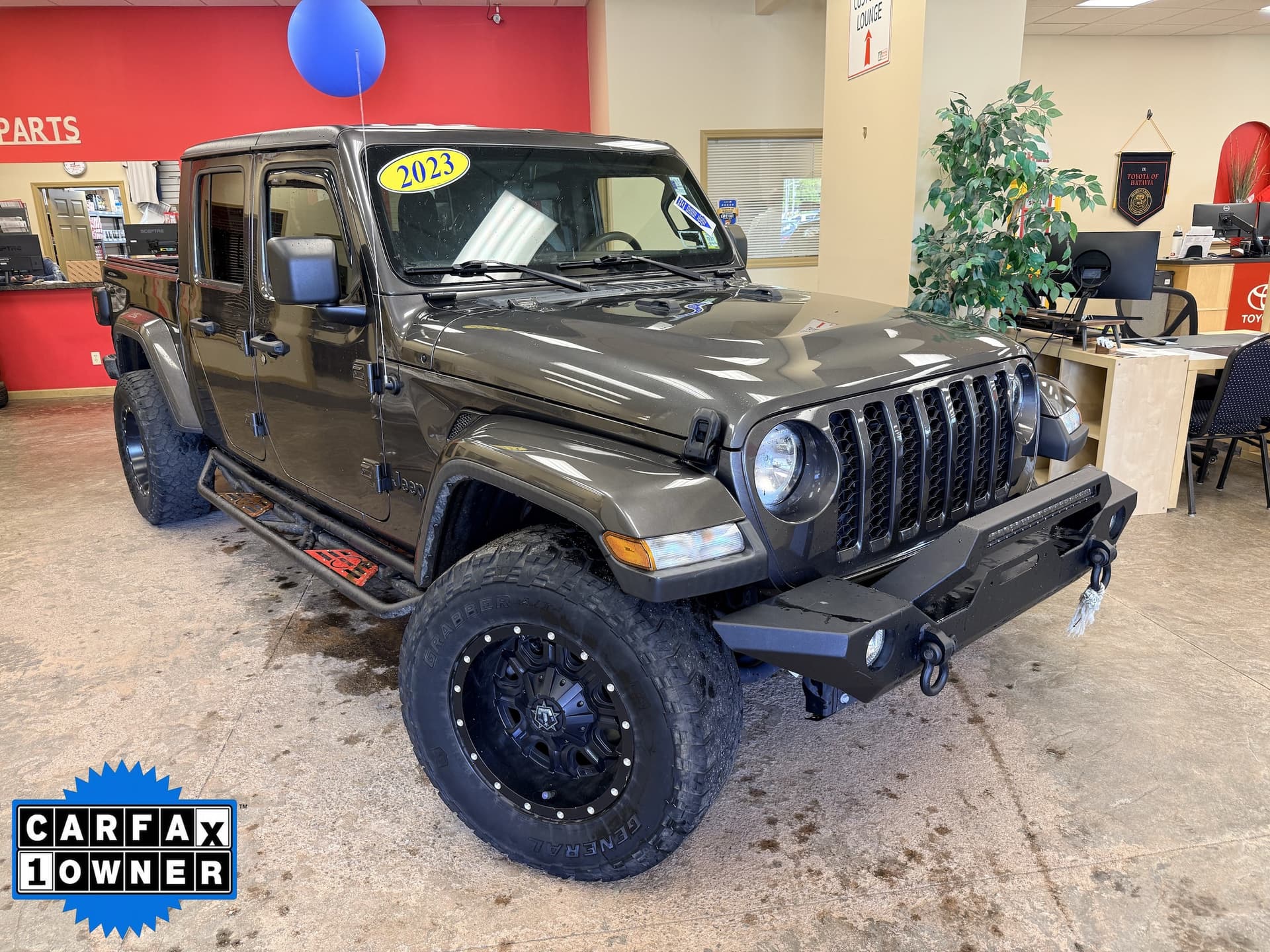 2023 Jeep Gladiator Sport — photo 1 of 11