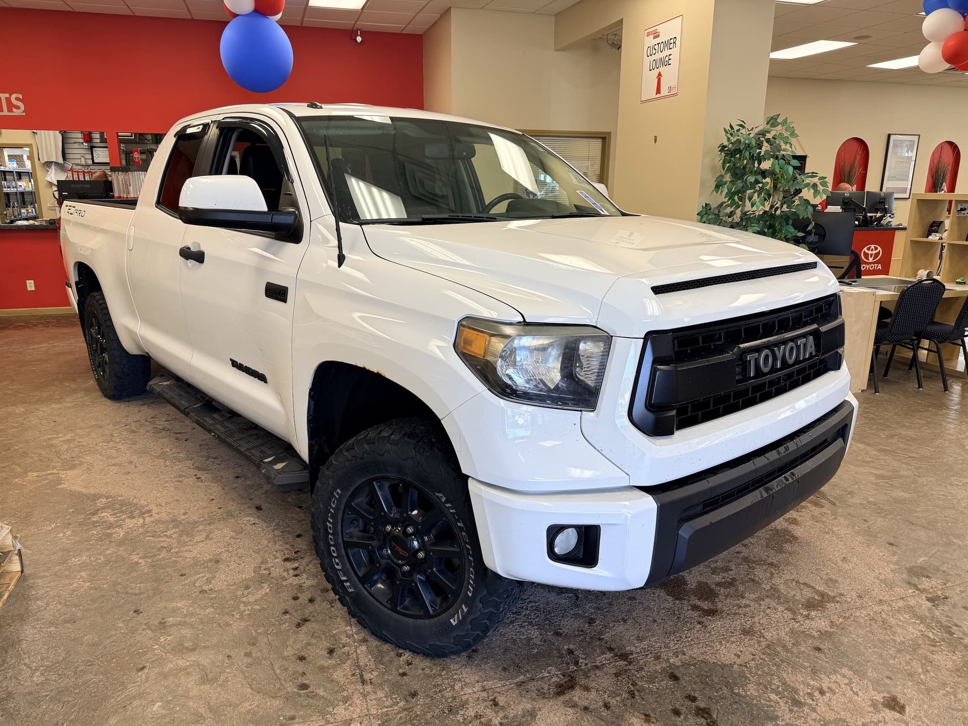 2017 Toyota Tundra 4WD Base — photo 1 of 10