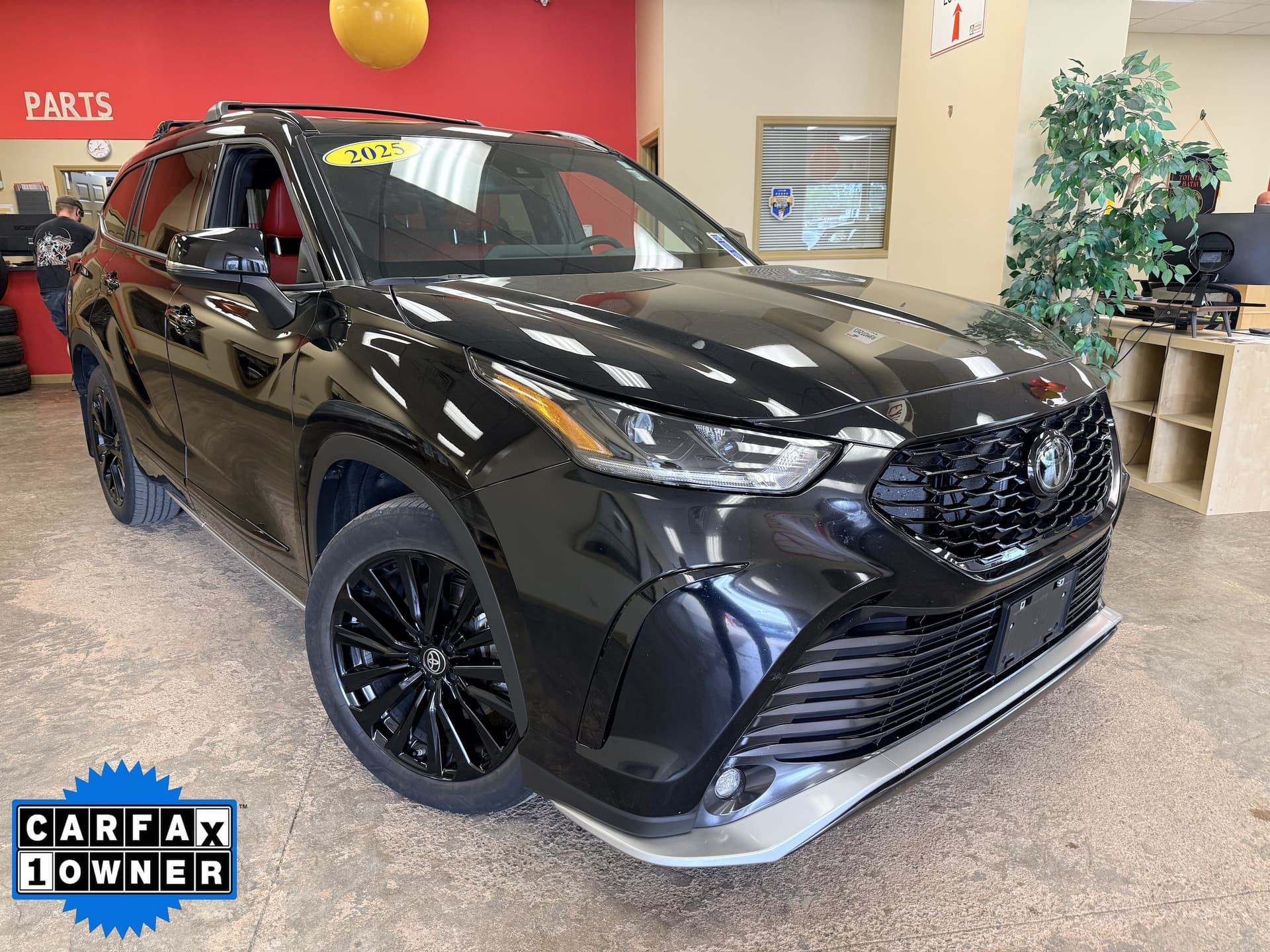 2025 Toyota Highlander XSE — photo 1 of 12