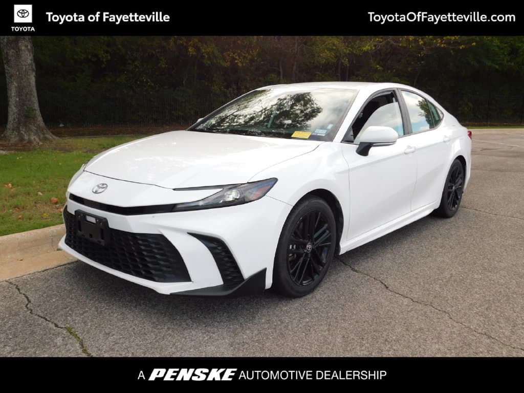 2025 Toyota Camry SE — photo 1 of 11