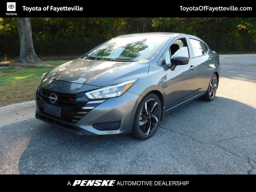2023 Nissan Versa SR — photo 1 of 11