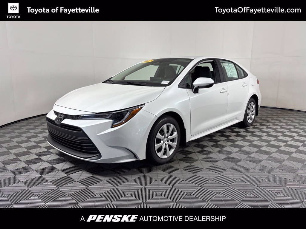 2027 Toyota Corolla LE — photo 1 of 32