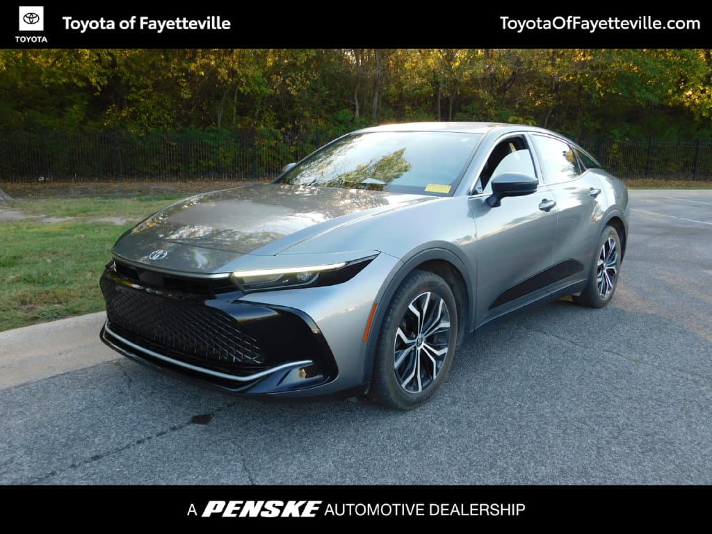 2023 Toyota Crown XLE — photo 1 of 11