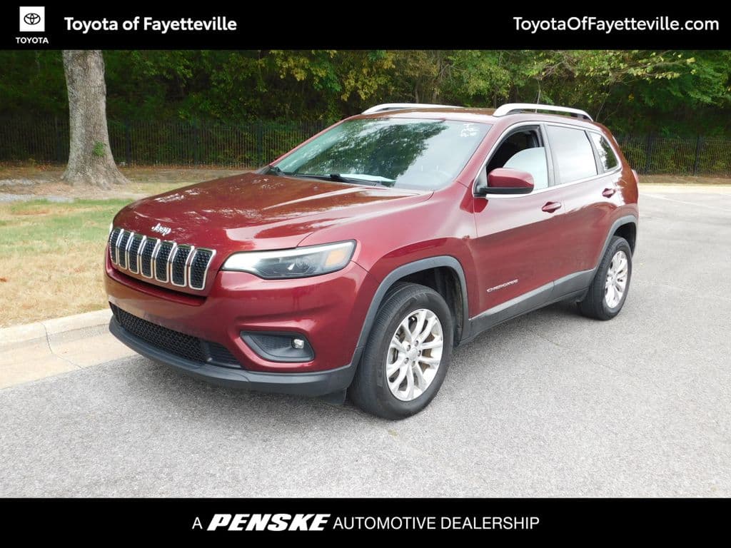 2019 Jeep Cherokee Latitude — photo 1 of 11
