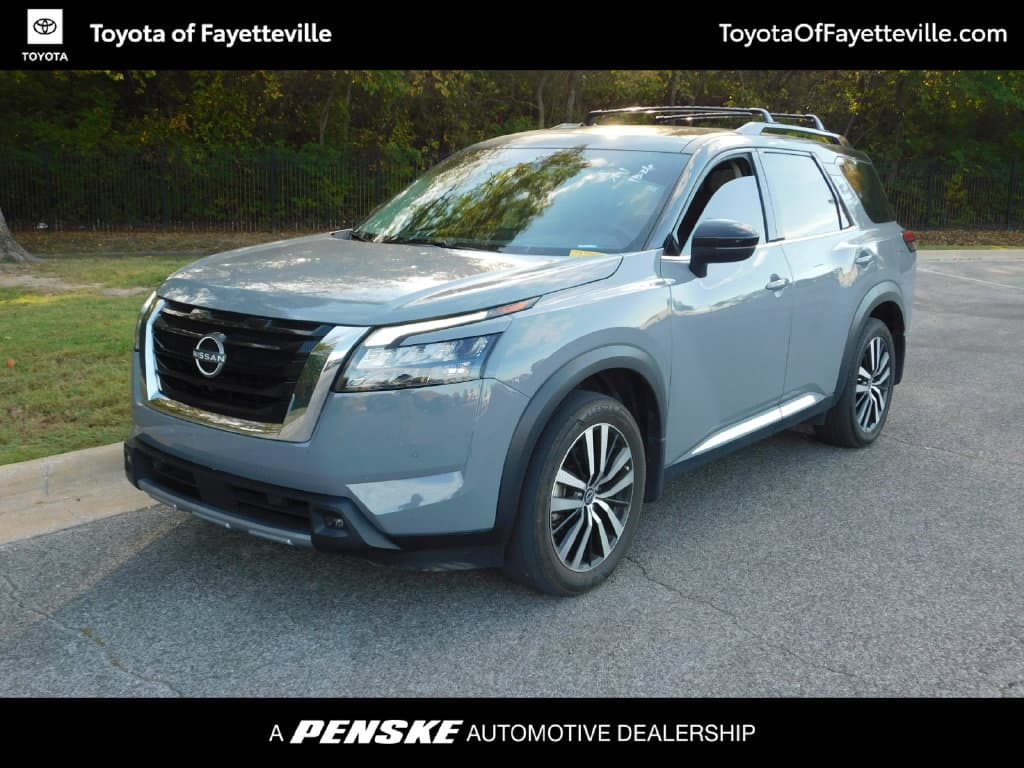 2025 Nissan Pathfinder Platinum — photo 1 of 12