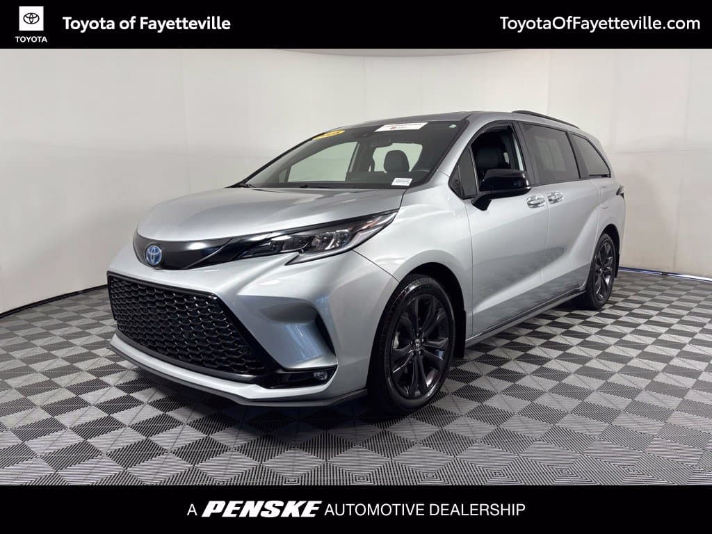 2025 Toyota Sienna XSE — photo 1 of 38