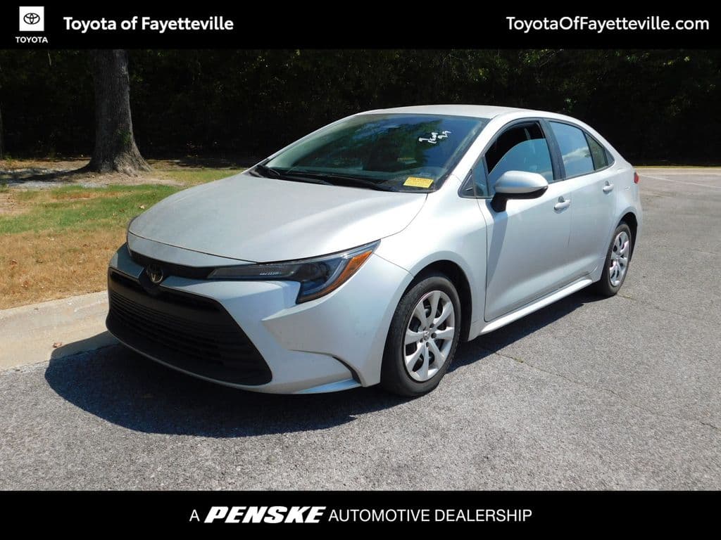 2025 Toyota Corolla LE — photo 1 of 11
