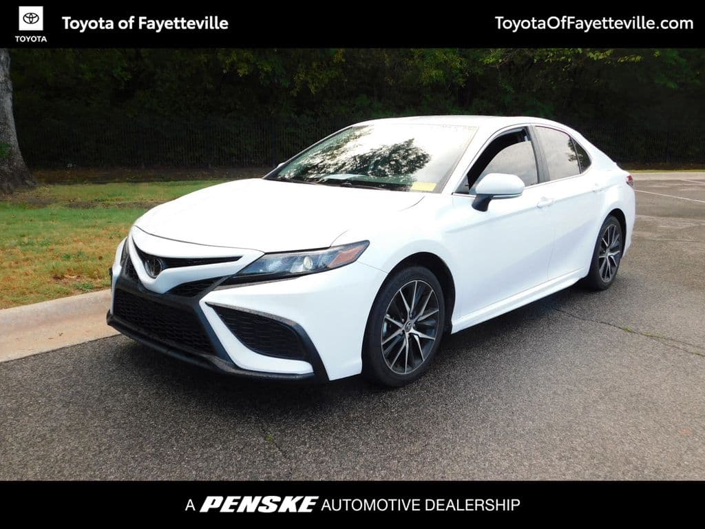 2024 Toyota Camry SE — photo 1 of 11
