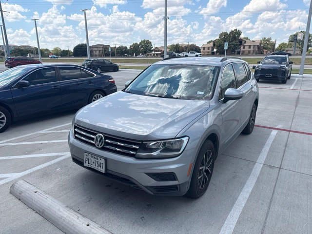 2020 Volkswagen Tiguan SE — photo 1 of 7