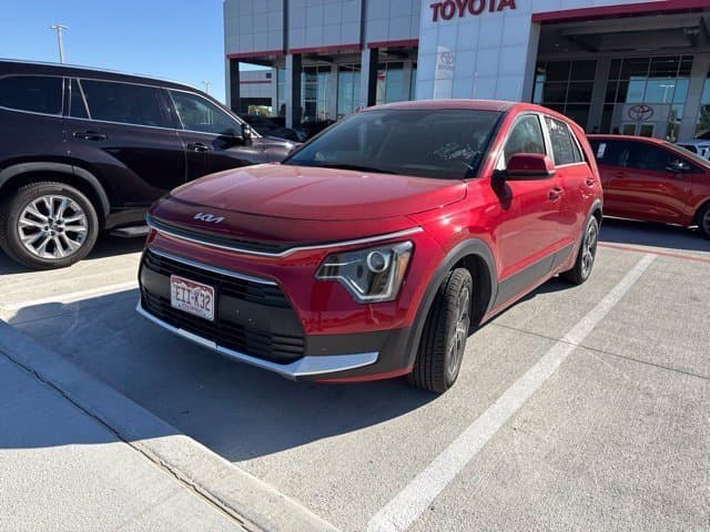 2025 Kia Niro LX — photo 1 of 7