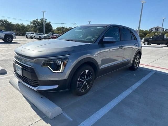2025 Kia Niro LX — photo 1 of 7