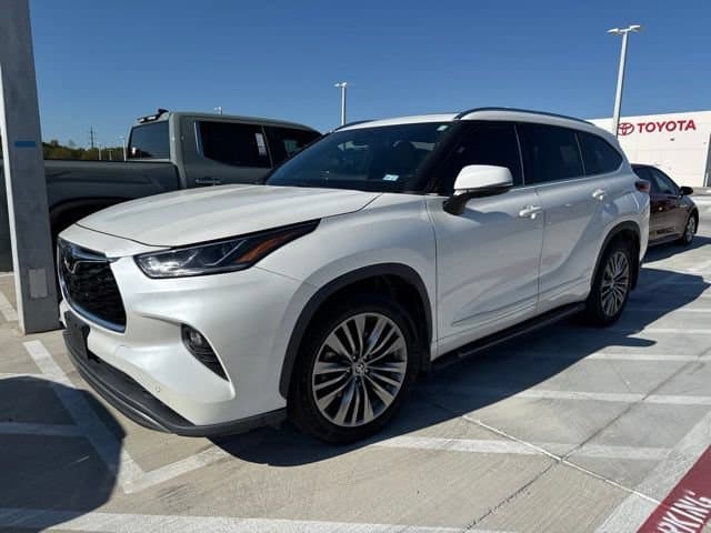 2021 Toyota Highlander Platinum — photo 1 of 7