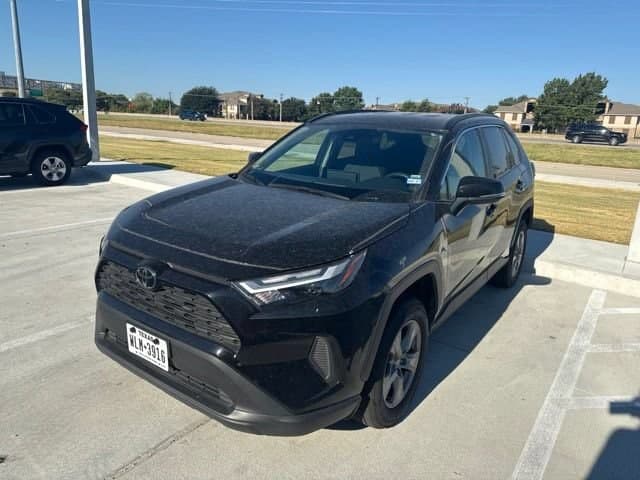 2025 Toyota RAV4 XLE — photo 1 of 7