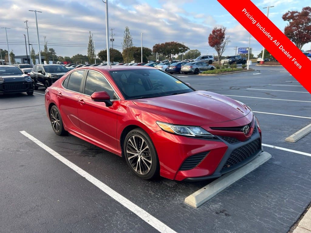 2019 Toyota Camry SE — photo 1 of 11