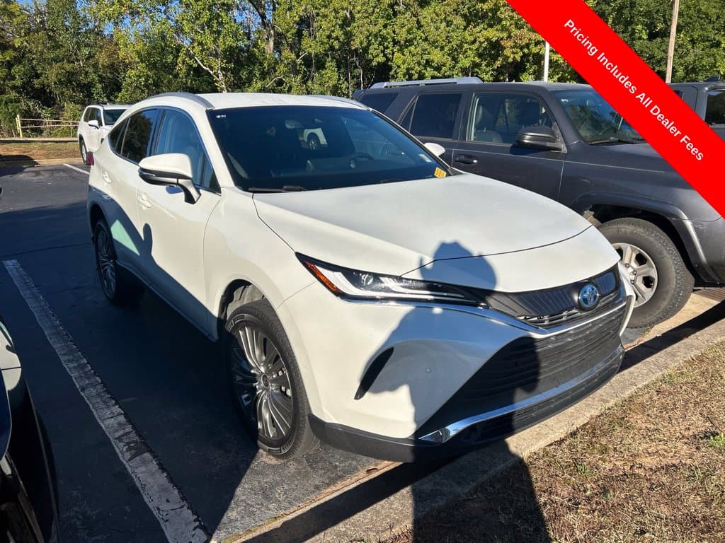 2022 Toyota Venza XLE — photo 1 of 11