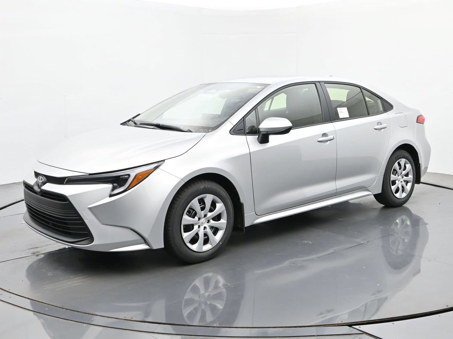 2027 Toyota Corolla Hybrid LE — photo 1 of 52