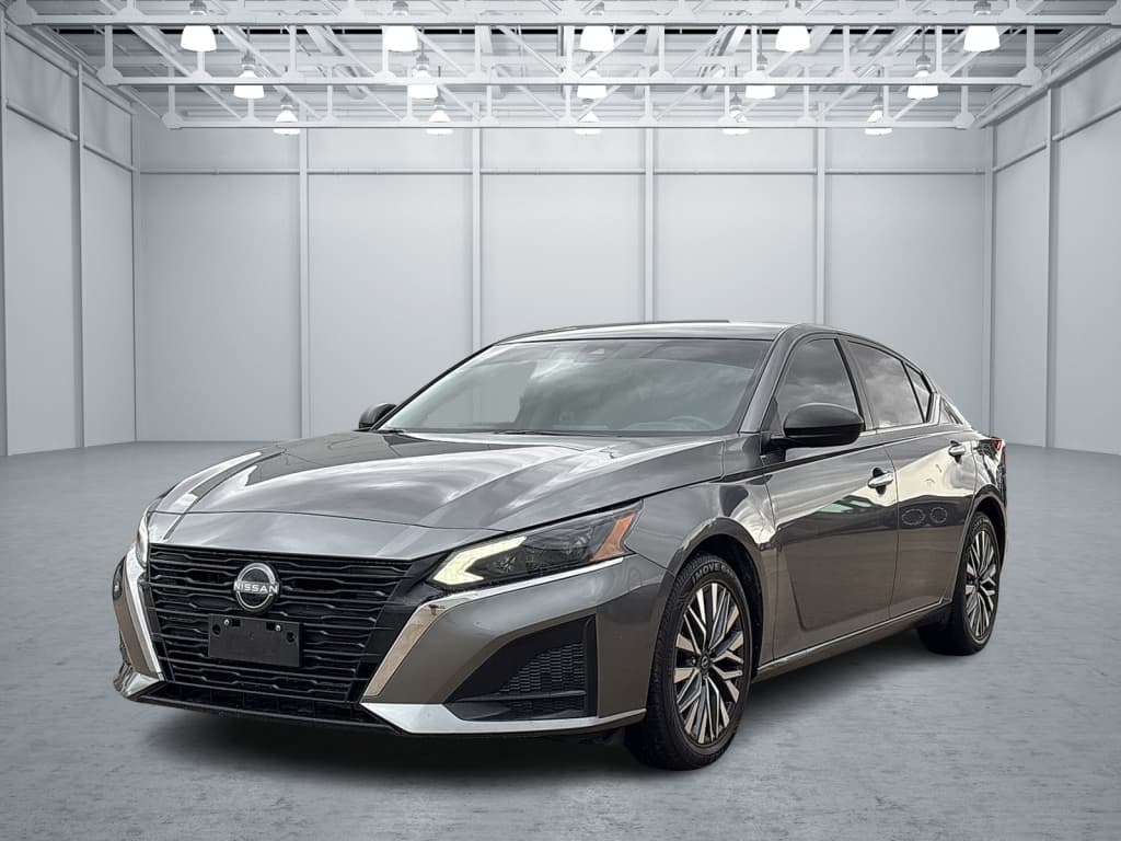 2024 Nissan Altima 2.5 SV — photo 1 of 20