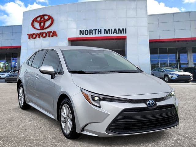 2025 Toyota Corolla Hybrid LE — photo 1 of 21